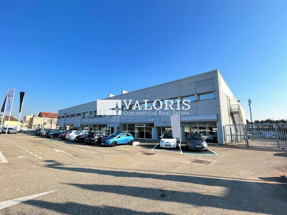 Location local d''activites 2350 m² divisibles à partir de 740 m²