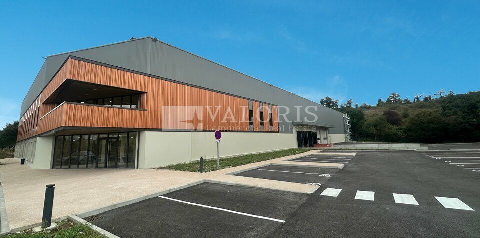 Location local d''activites 4560 m² non divisibles