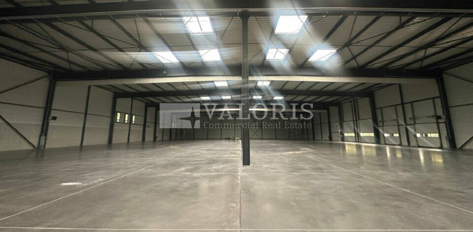 Valoris Real Estate vous propose à la location un local d'activités disponible immédiatement, indépendant sur son propre terrain situé à Saint-Laurent-de-Mure. 