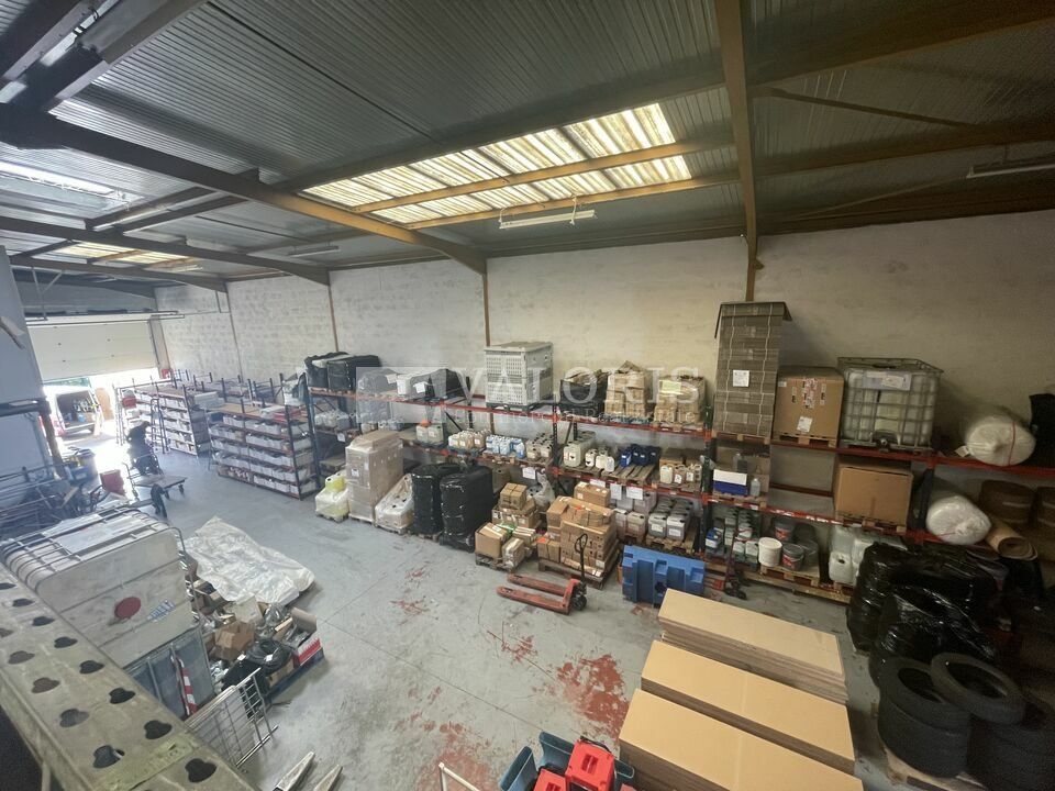 Location activité/entrepôt - 715 m²