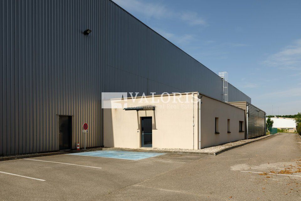 Valoris Real Estate vous propose à la location un bâtiment d'activités indépendant en excellent état situé à Miribel. 