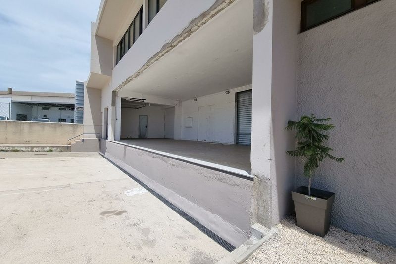 Local d'activité 1070m² avec quais PL 