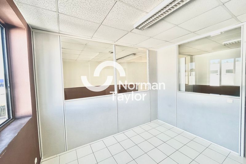 Location bureaux 100 m² divisibles à partir de 50 m²