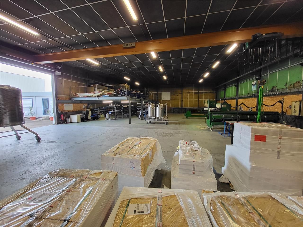 Location local 810 m² à Genay