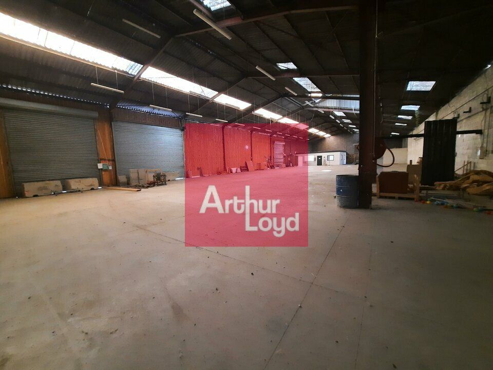 Location entrepot 2400 m² non divisibles