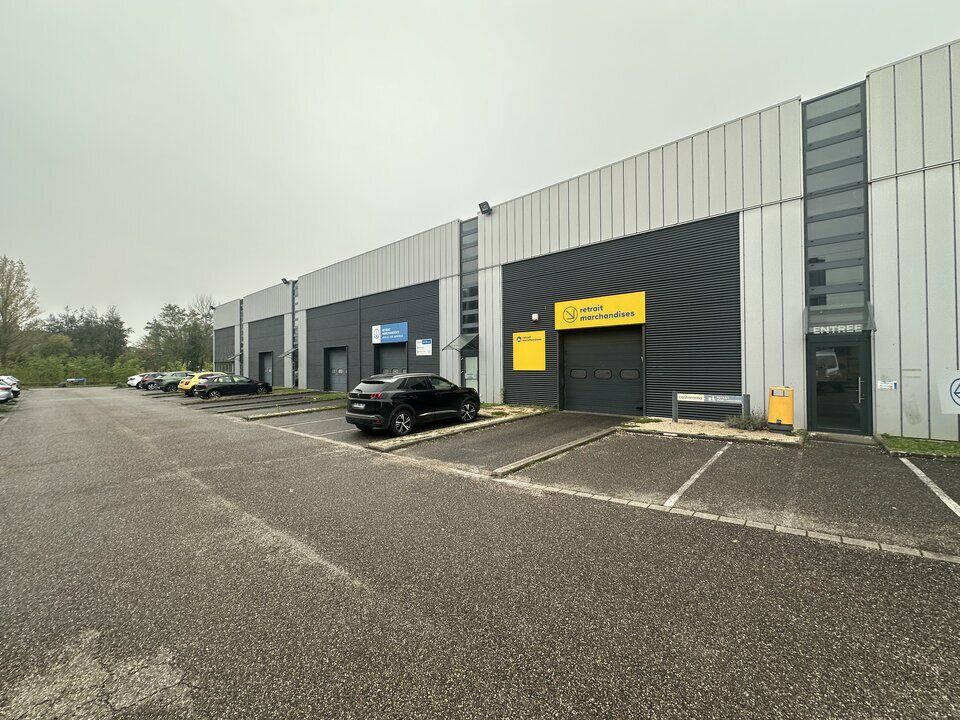 Location entrepot 1827 m² non divisibles