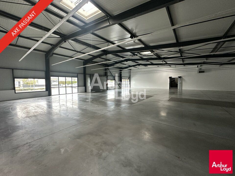 Local commercial qualitatif bénéficiant d'un bel emplacement visible à l'entrée de Saint-Gilles !