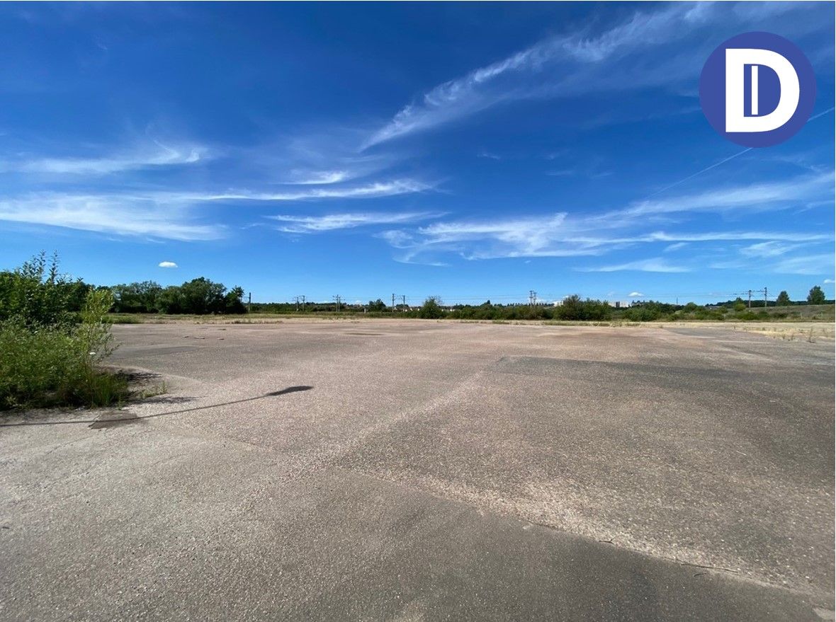 Location terrain 30000.00 m² non divisibles