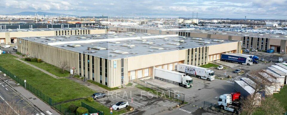 Entrepôts logistiques à Louer – Corbas, Site Clos et Bien Équipé