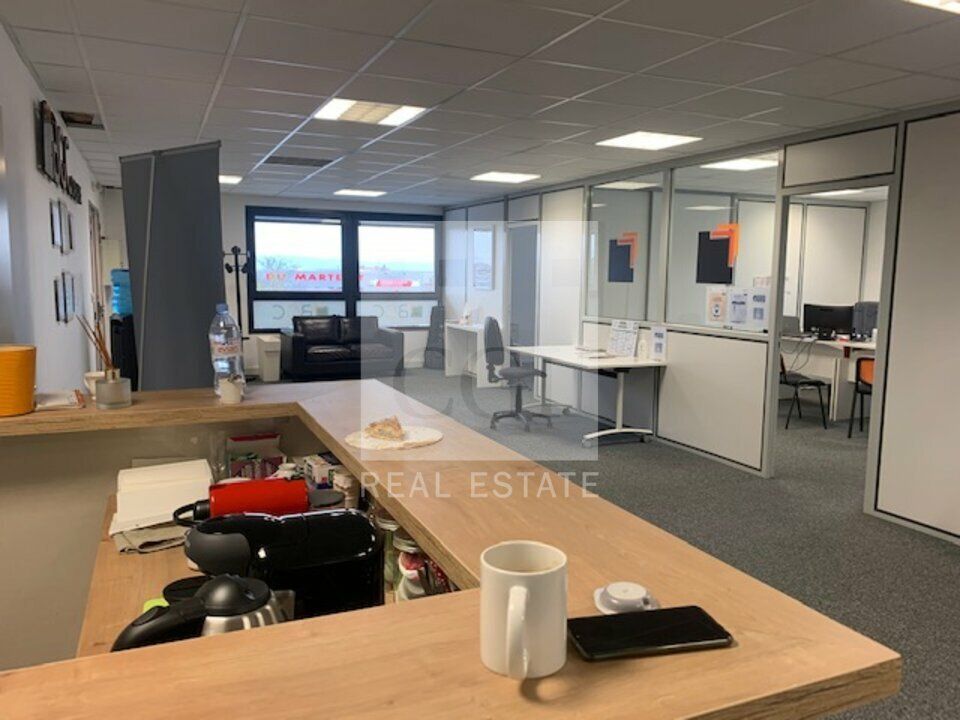 À Louer : Bureaux Aménagés et Cloisonnés de 176 m² à Limas - Proximité A6