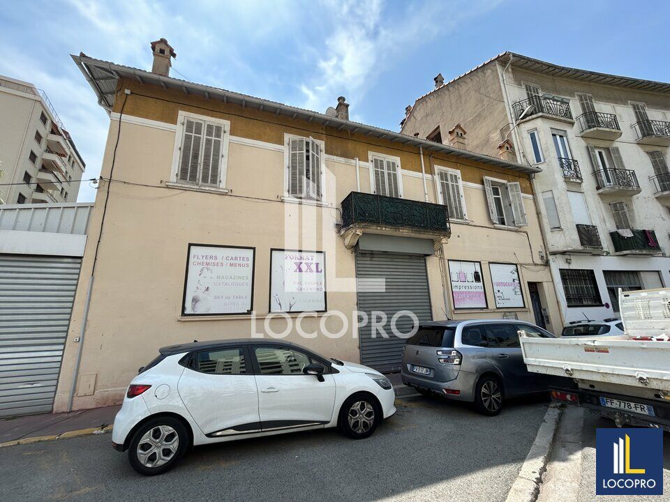 Location local commercial 150 m² non divisibles