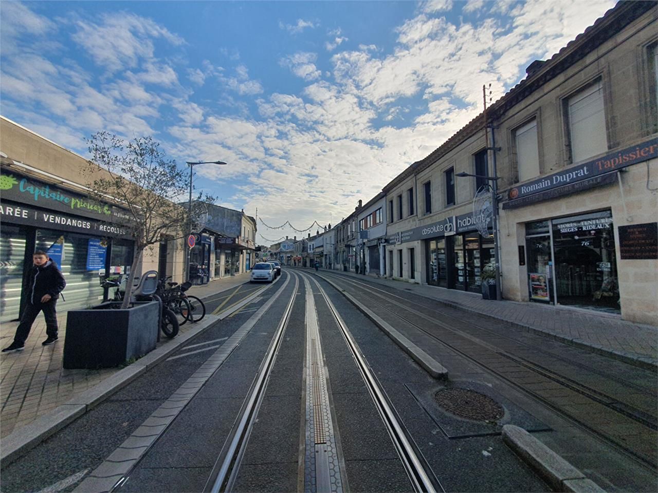 Location local commercial 406.00 m² à LE BOUSCAT