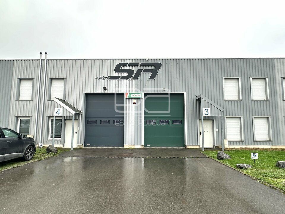 Location local d''activites 1153.2 m² divisibles à partir de 267.45 m²