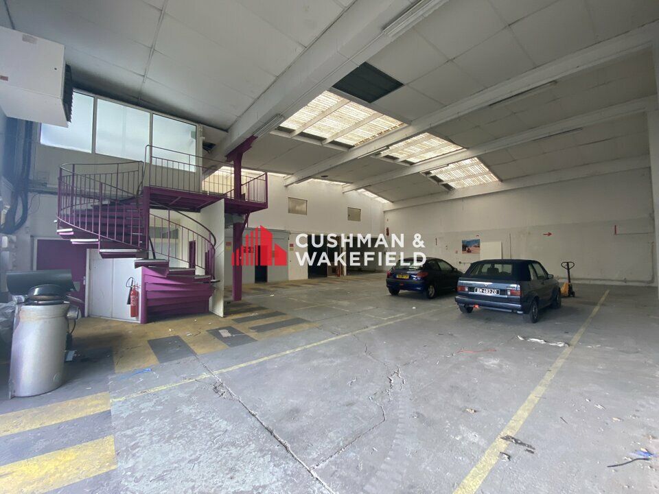 Location local d''activites 408 m² non divisibles