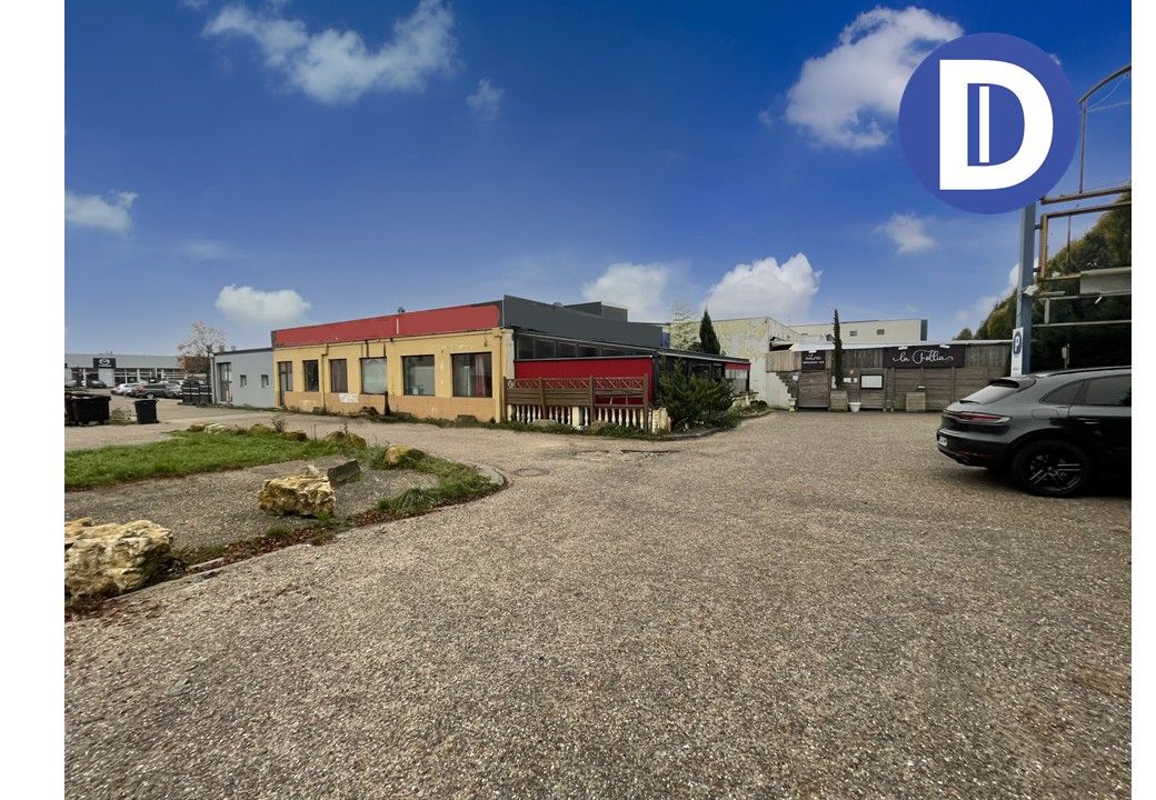 Location commerces 425.00 m² non divisibles