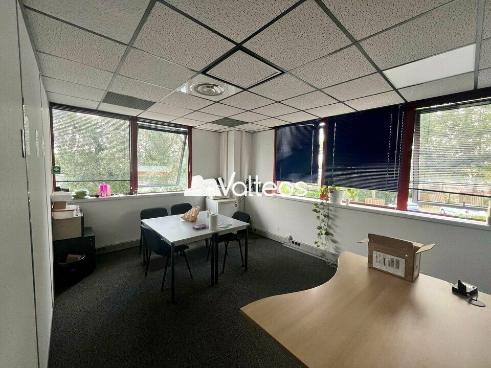 Location bureaux 125.95 m² non divisibles