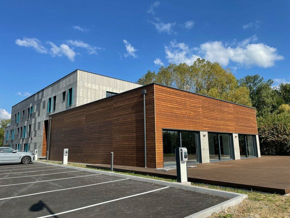 Bâtiment de bureaux - 1 400 m²