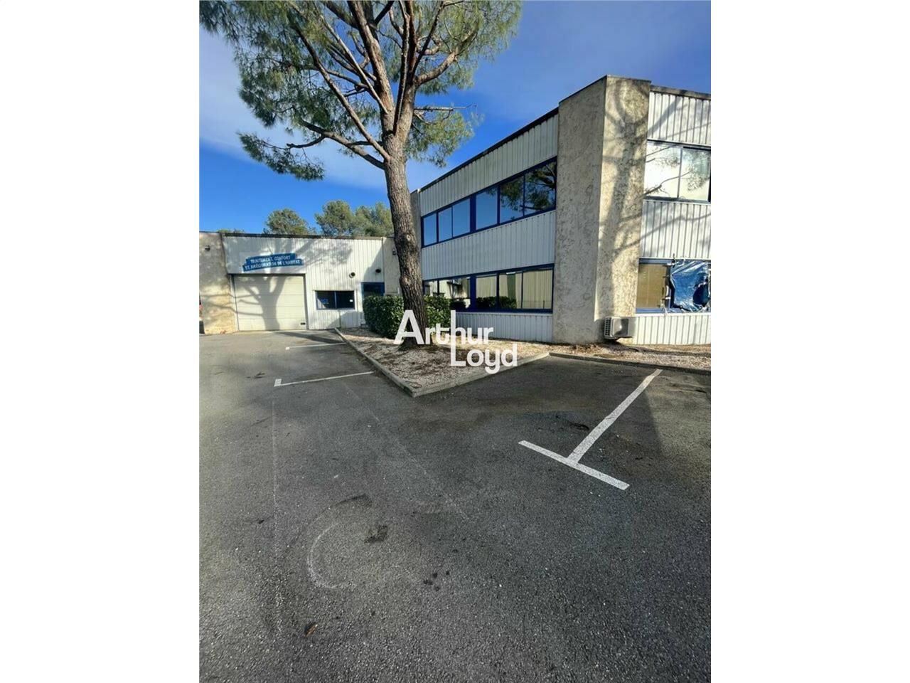 Location local d''activites 817 m² non divisibles