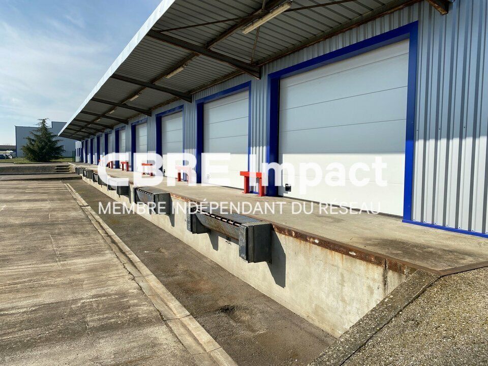 Location local d''activites 2210 m² non divisibles