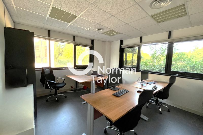 Location bureaux 176 m² divisibles à partir de 61.2 m²