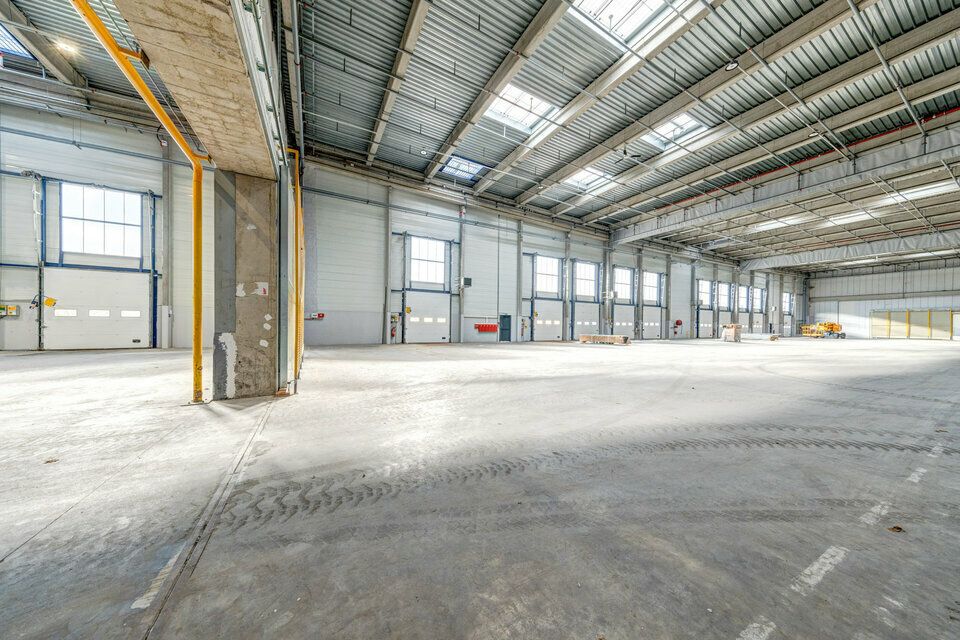 Location entrepot 9994 m² non divisibles