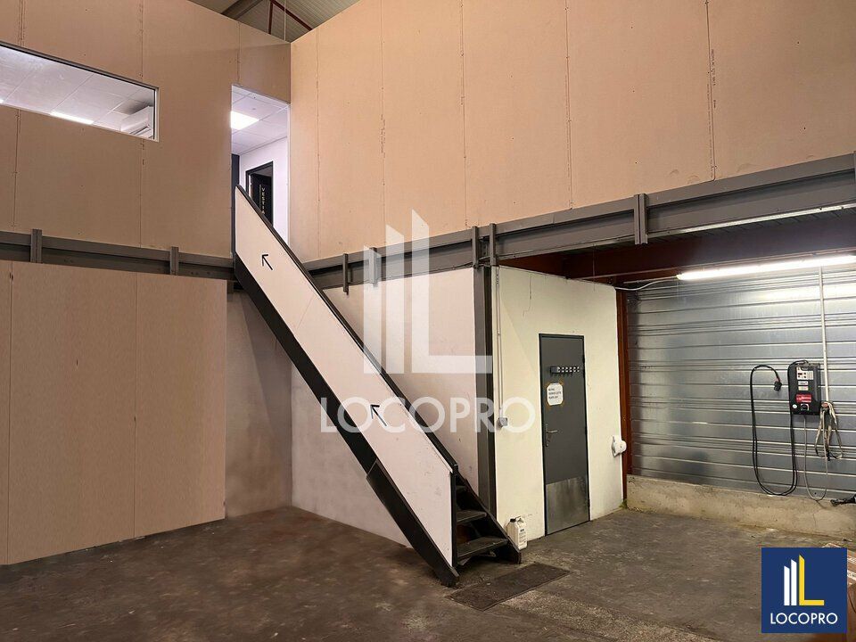 Vente local d''activites 405 m² non divisibles