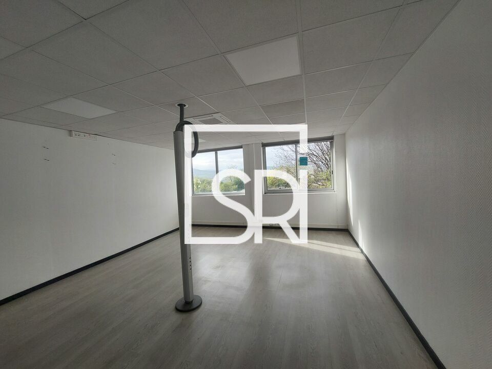 Vente bureaux 2860 m² non divisibles