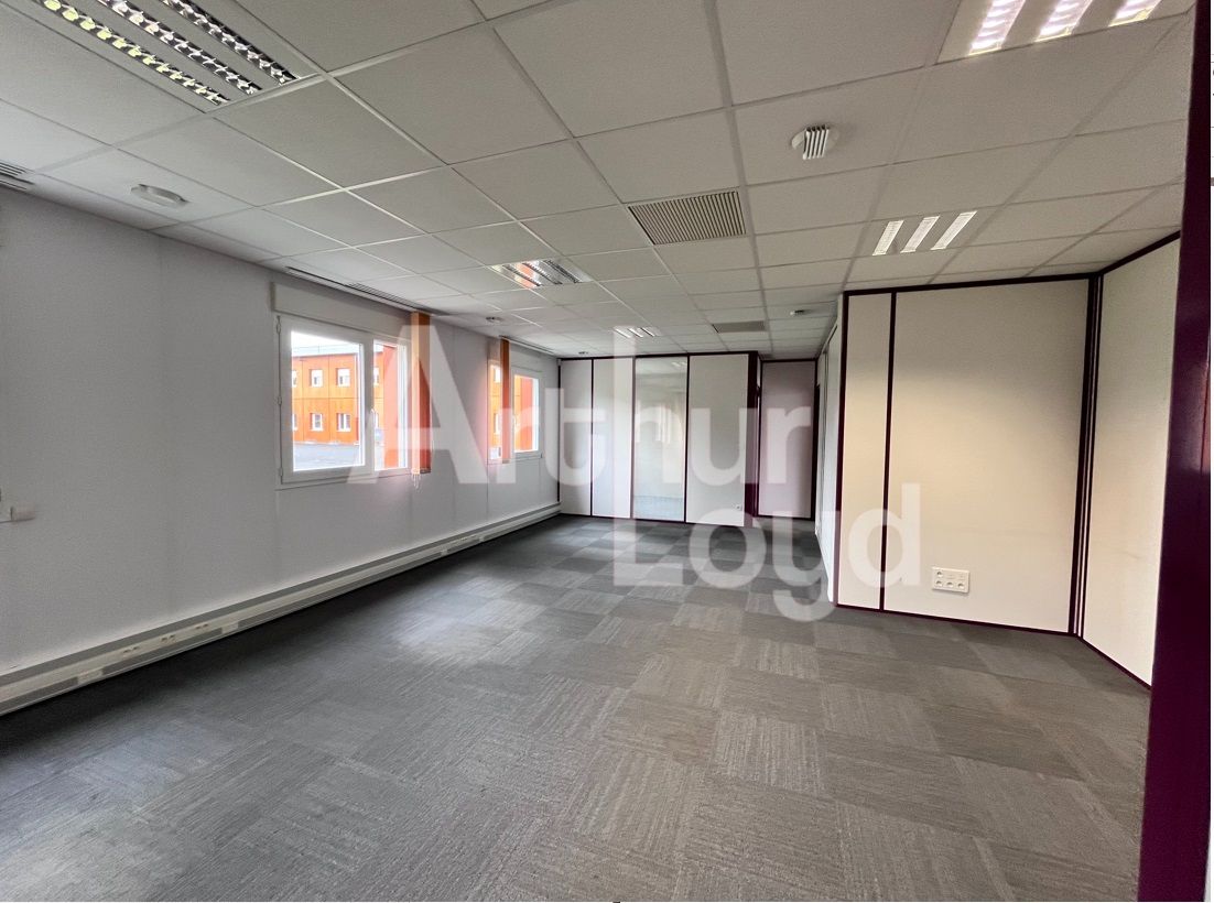 Location bureaux 457.45 m² à COLOMBELLES