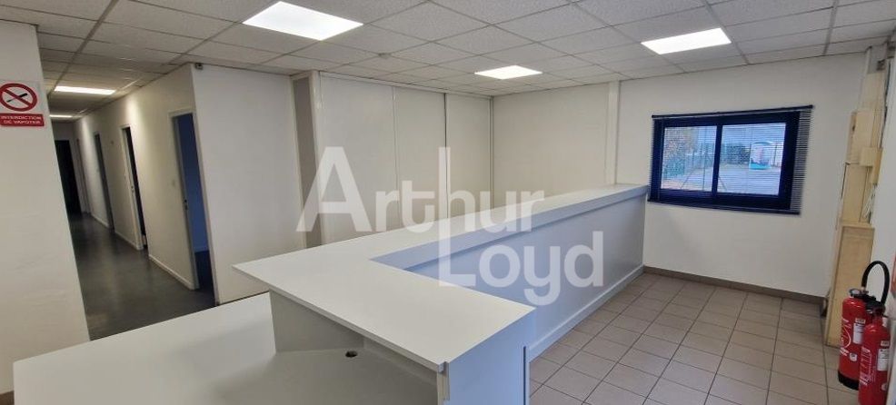 Location local 874.00 m² à SOLIERS