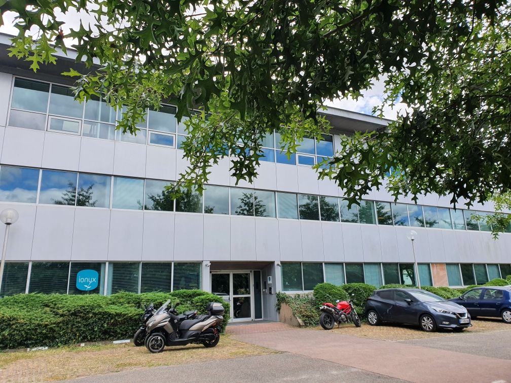 Vente bureaux 136.00 m² à BORDEAUX