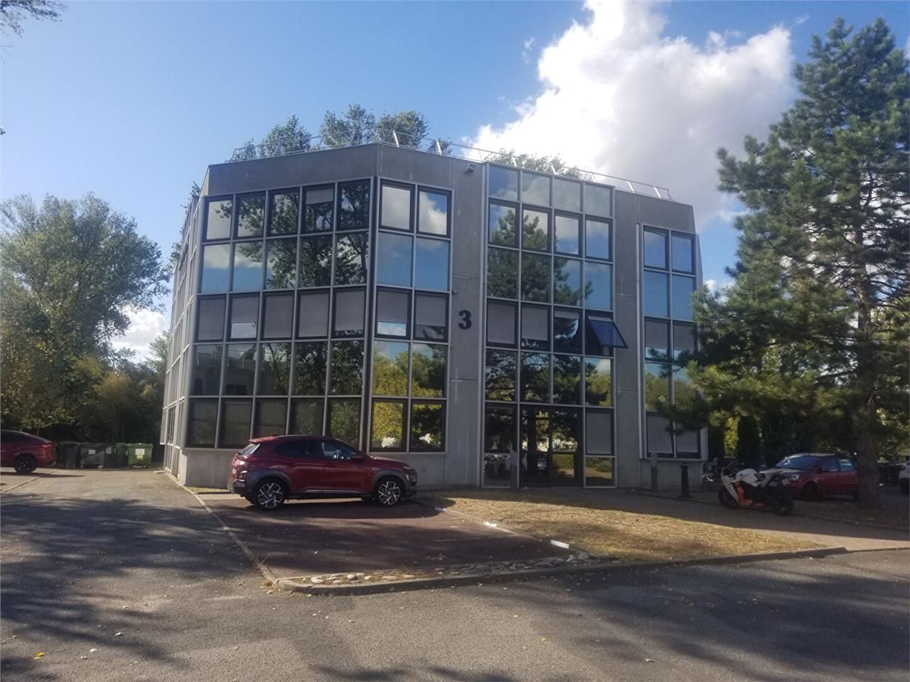 Location bureaux 254.00 m² à BRUGES