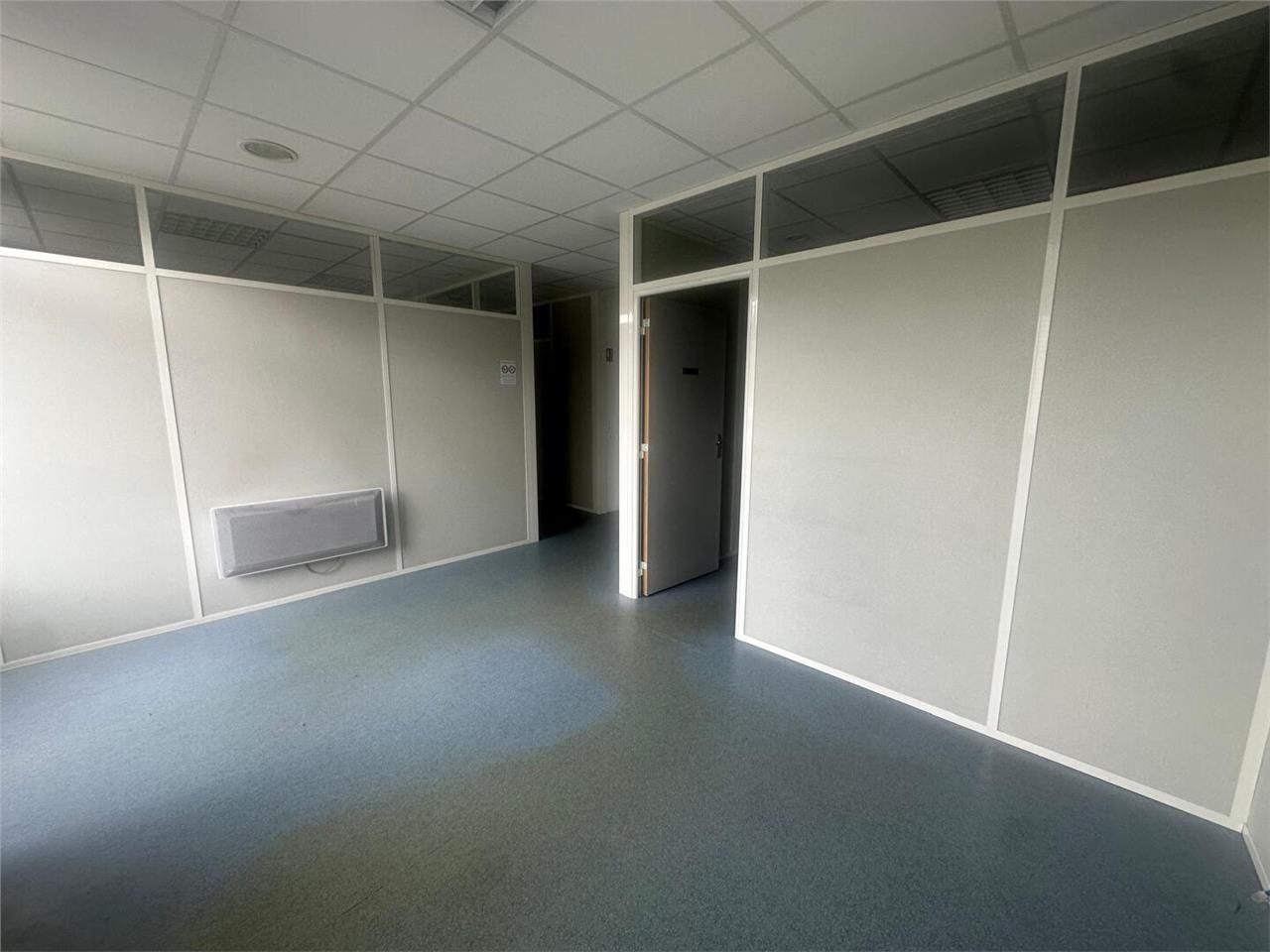 Location bureaux 112.00 m² à BEGLES