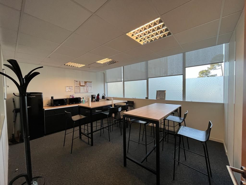 Location bureaux 296.52 m² à CANEJAN
