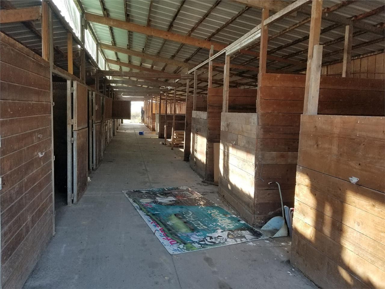 Vente local 600.00 m² à BRUGES