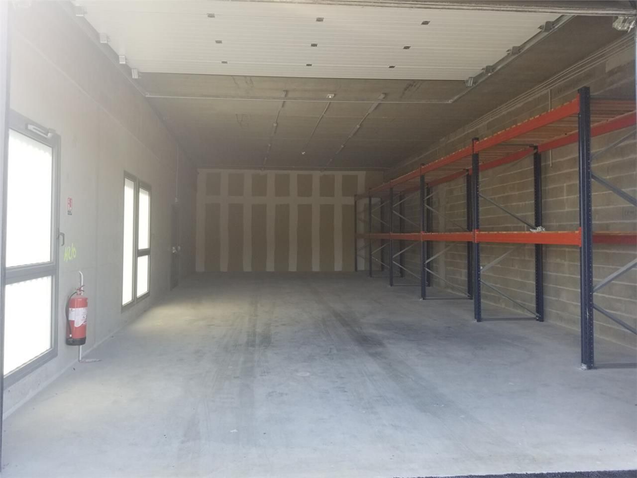 Location local 150.00 m² à MONTUSSAN