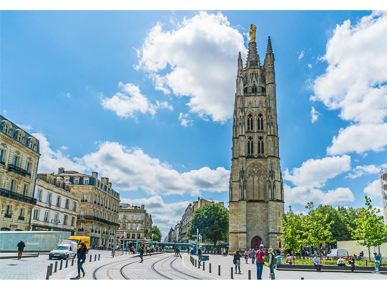 Location local commercial 72.00 m² à BORDEAUX