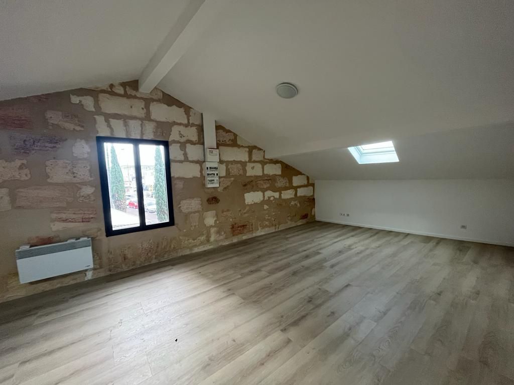 Location bureaux 91.00 m² à BEGLES