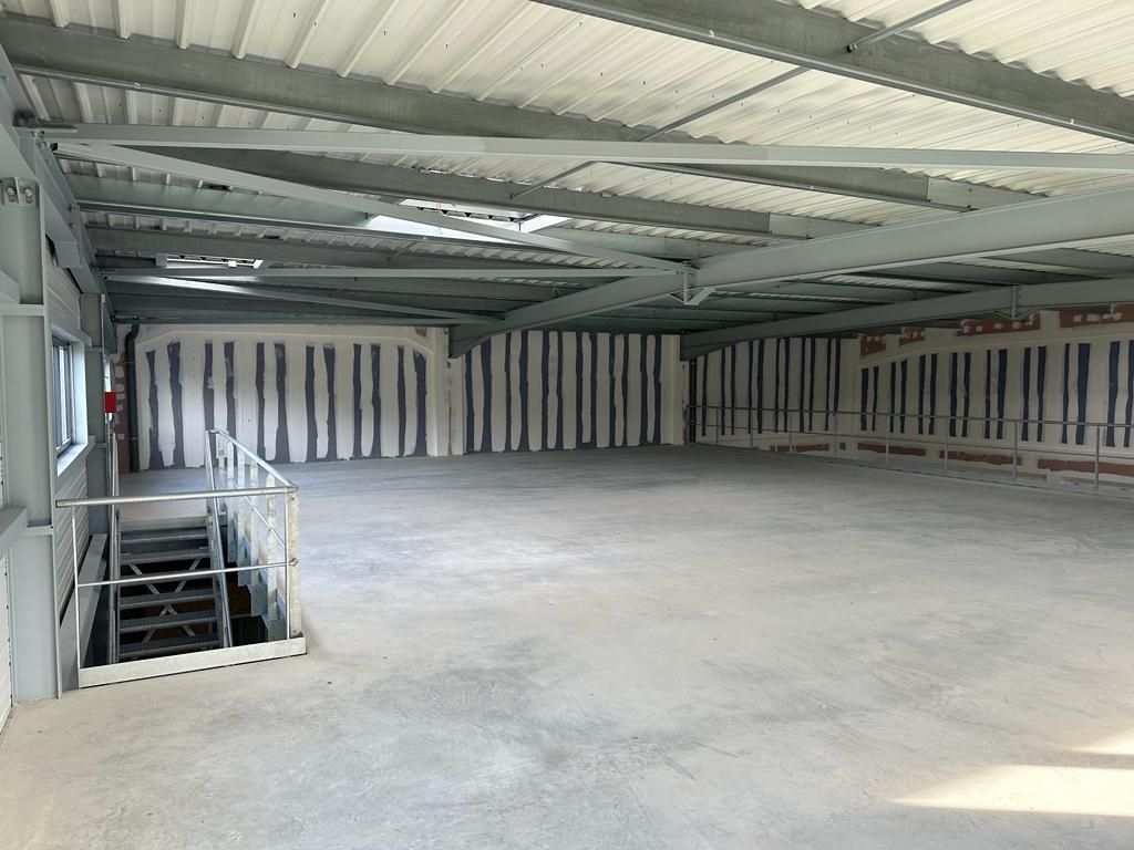 Location local 511.00 m² à SALLEBOEUF