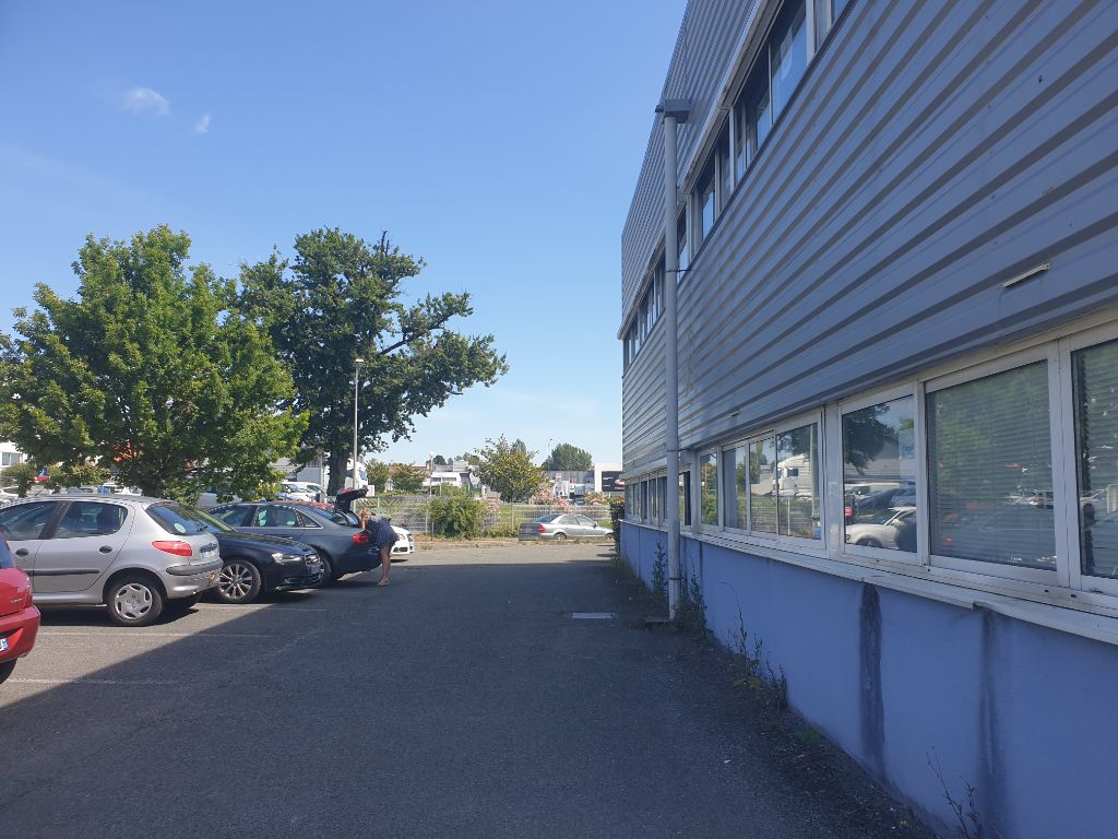 Location bureaux 225.00 m² à LORMONT