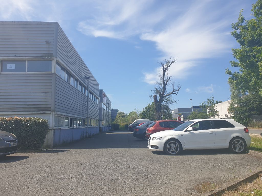 Location bureaux 225.00 m² à LORMONT