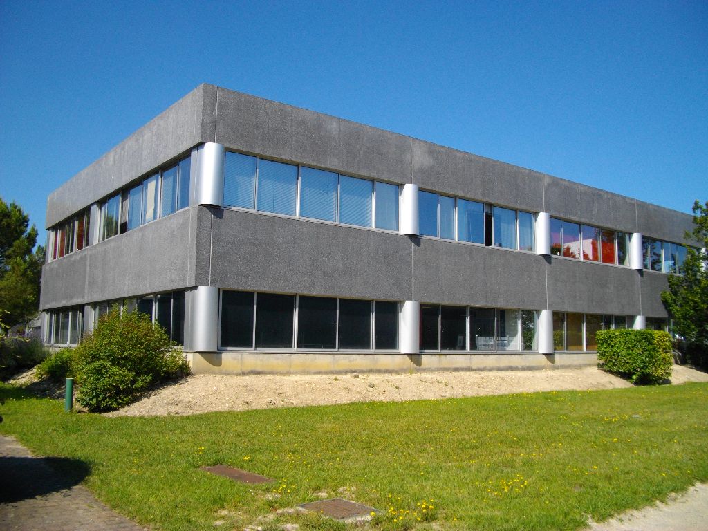 Location bureaux 80.00 m² à BORDEAUX