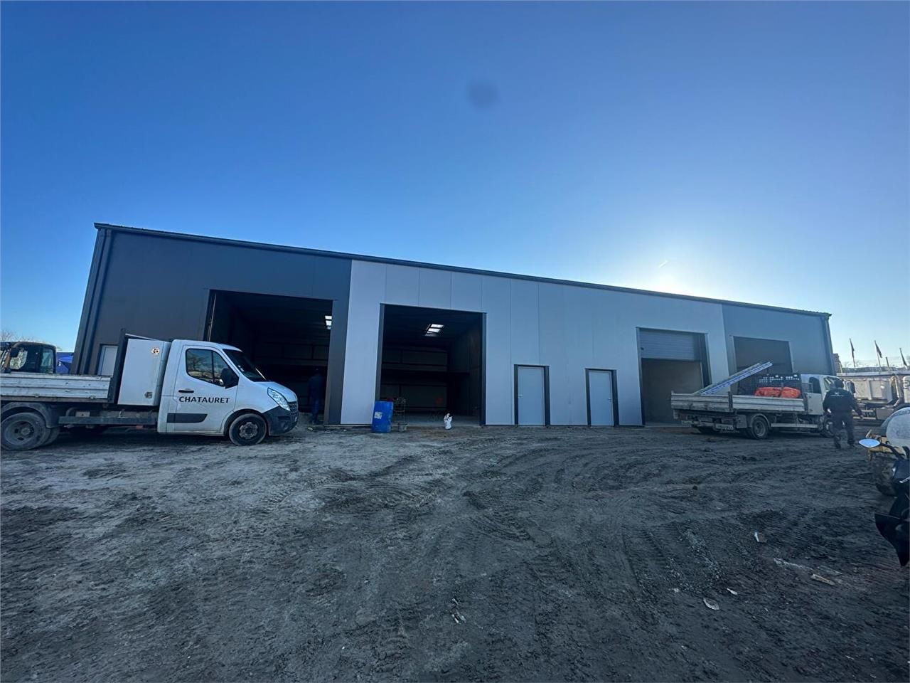 Location local 170.00 m² à MONTUSSAN