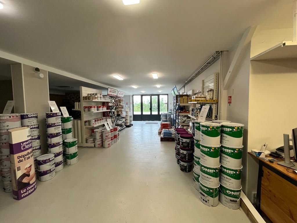 Location local commercial 340.00 m² à Saint jean d illac