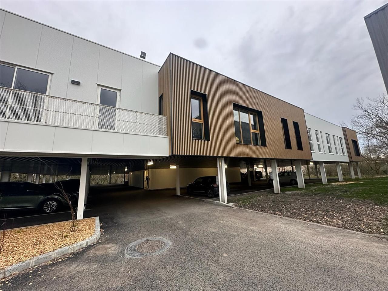 Location bureaux 300.00 m² à BRUGES