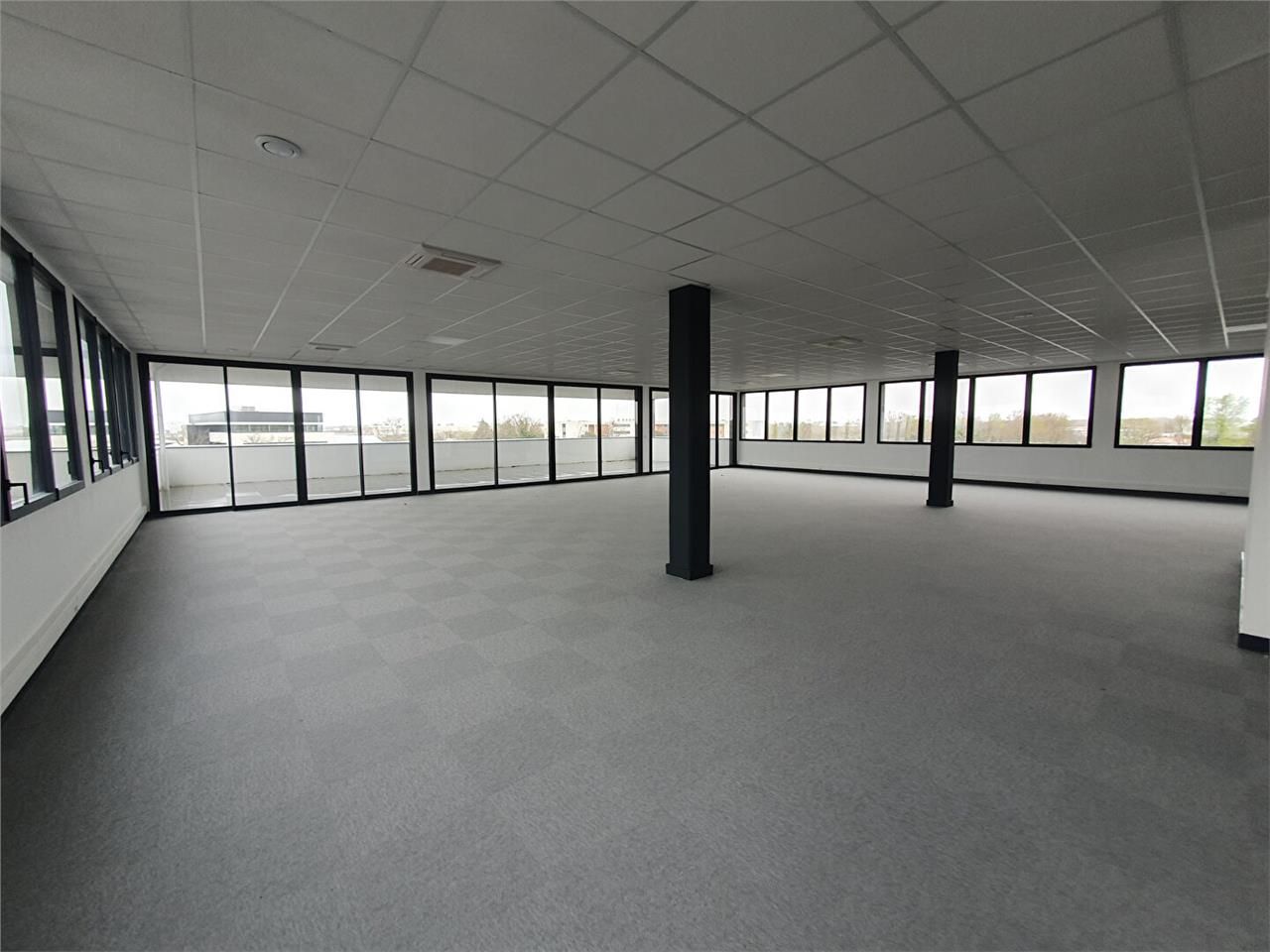 Location bureaux 580.00 m² à MERIGNAC