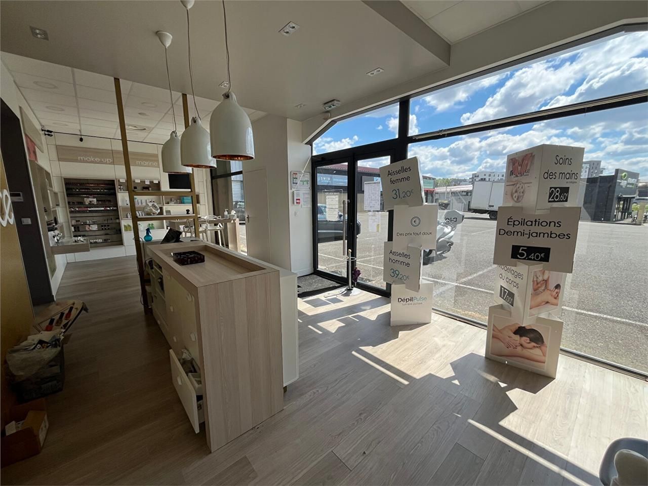 Location local commercial 120.00 m² à EYSINES