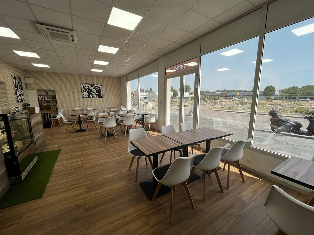 Location local commercial 83.00 m² à PESSAC