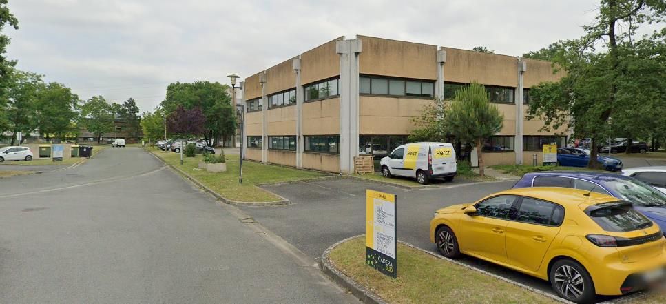 Location bureaux 339.00 m² à MERIGNAC