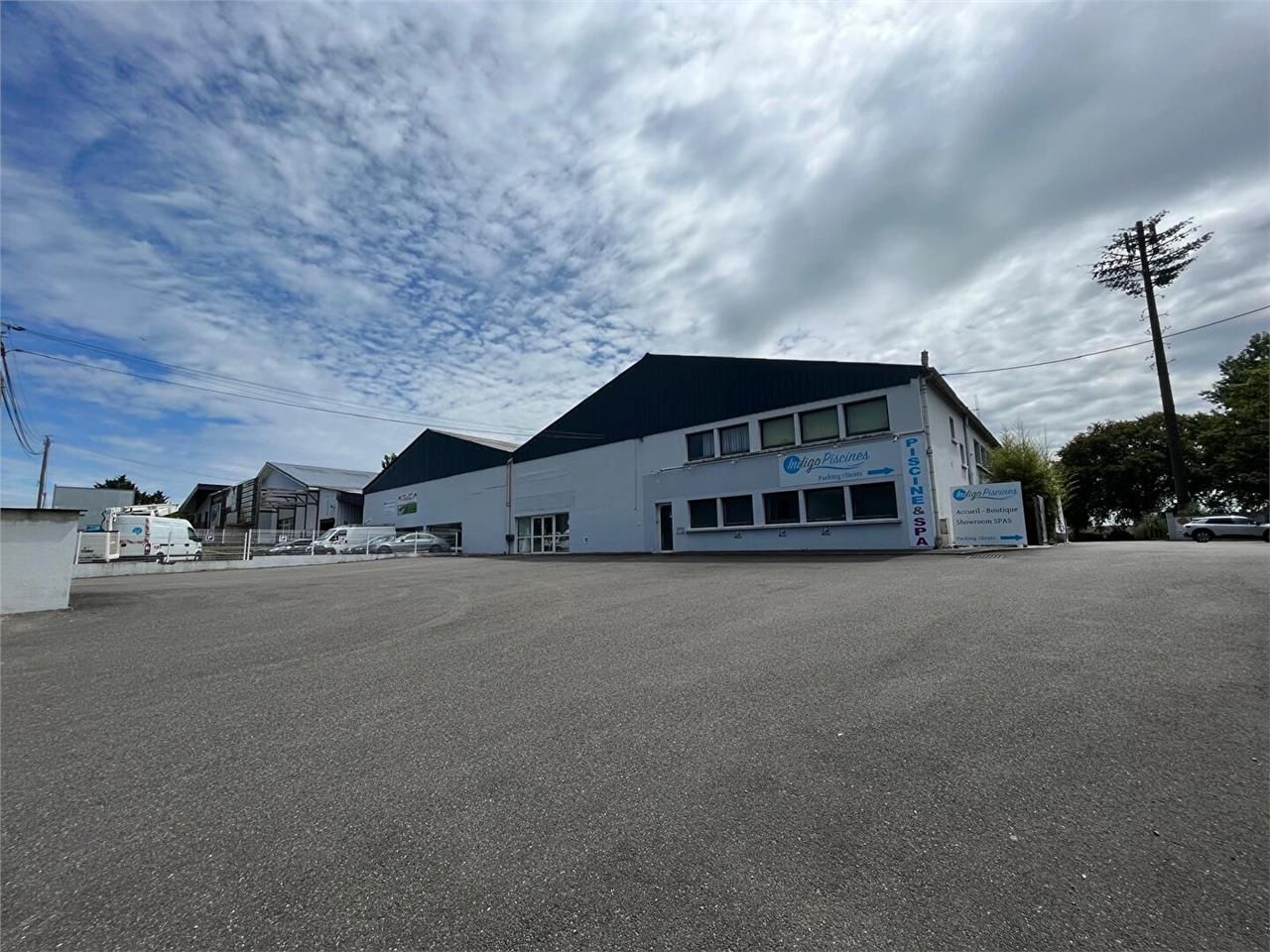 Vente local 1800.00 m² à DAX