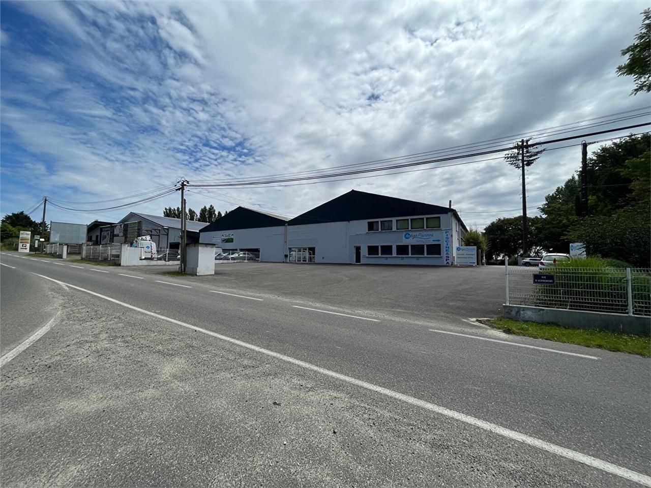 Vente local commercial 1800.00 m² à DAX